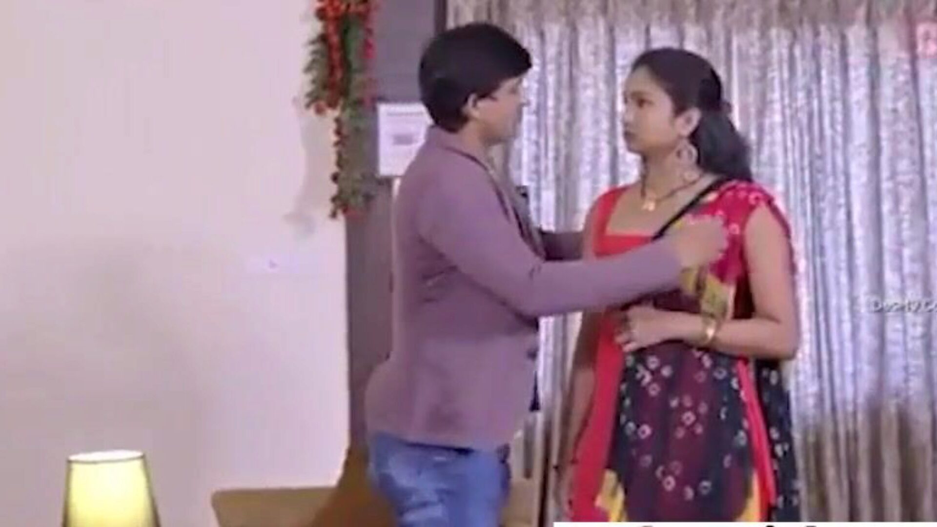 Kaamwali ki kari malik ke bhai ne bath me chudai Husband se bareshan hawt bhabhi nawkar se chudi